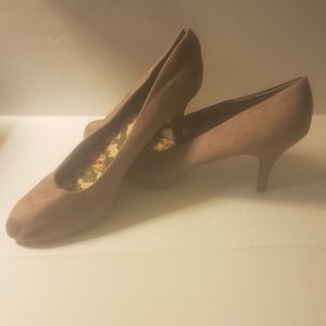 X Appeal new ladiez Tan size 9 pumps